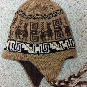 Reversible brown lama hat